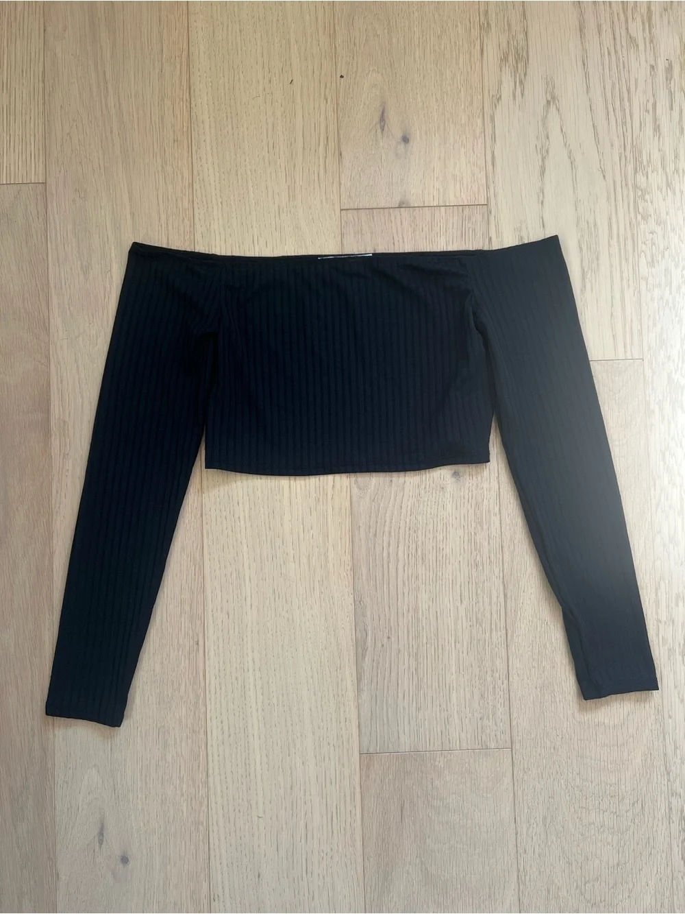 Black Off-Shoulder Ribbed Crop Top - Picture 1 of 2